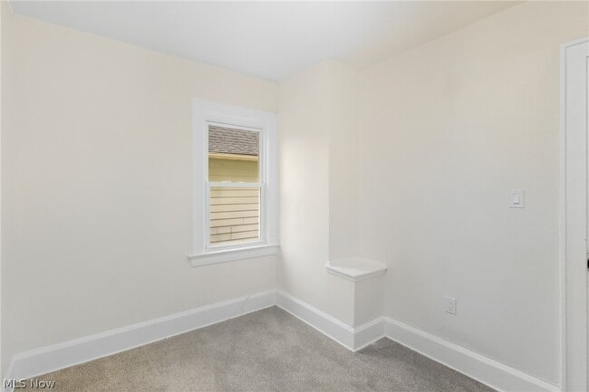 Building Photo - 12808 Beachwood Ave