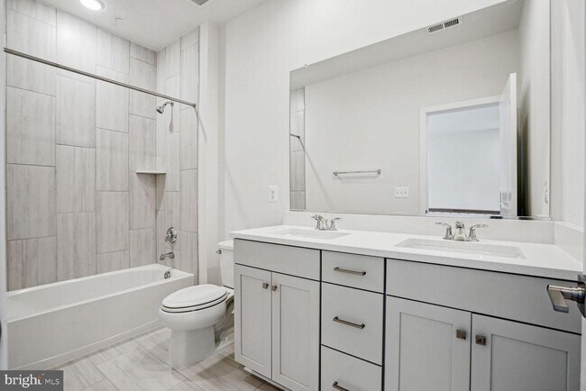 Building Photo - 23115 Glenwood Hts Cir