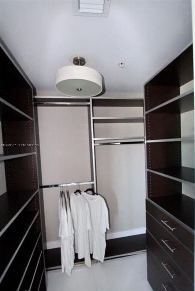 Building Photo - 14951 Royal Oaks Ln