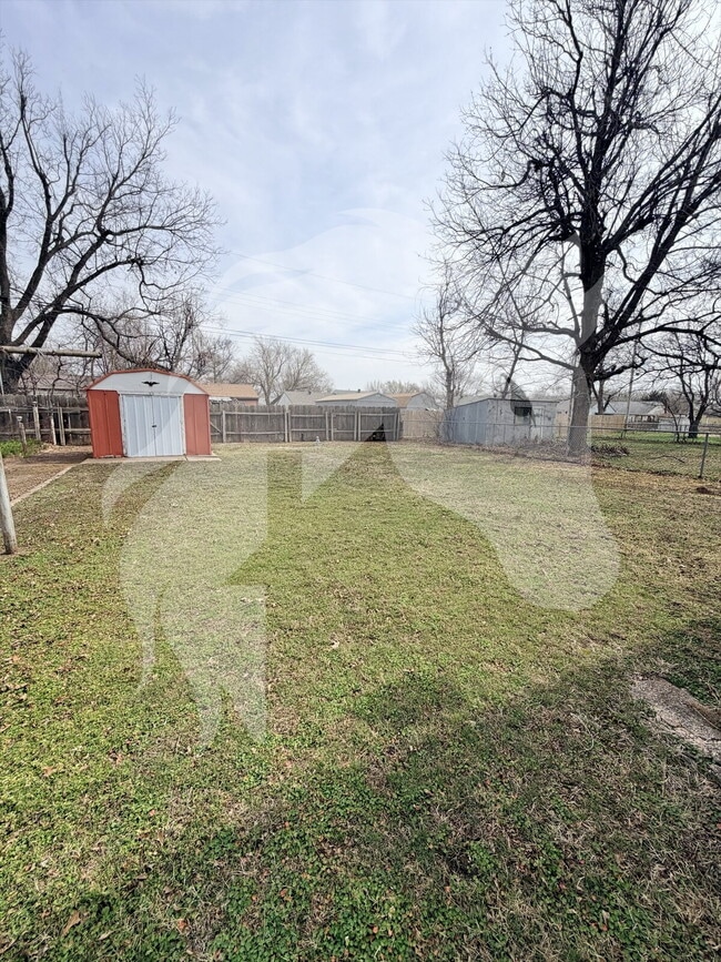 Building Photo - "Furnished 2-Bedroom Enid Retreat with Vintage Charm!"