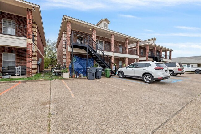 Building Photo - 1401 Wood Ave