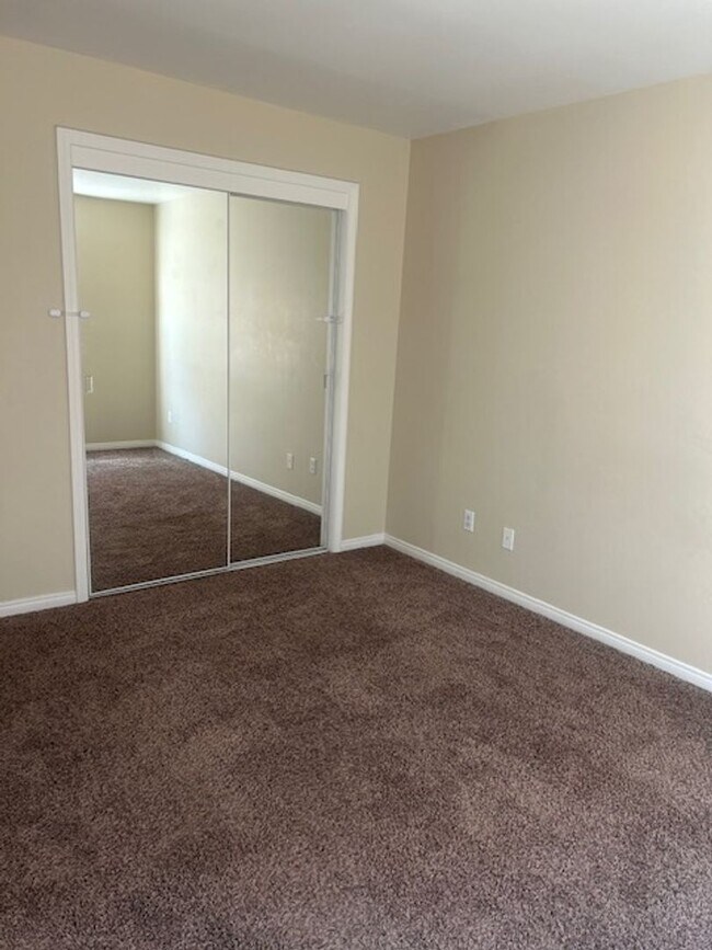 Building Photo - Available Now - 3-Bedroom, 2-Bath Home for...