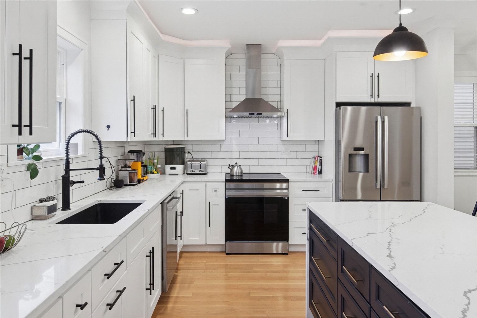 Building Photo - 5240 W Winnemac Ave