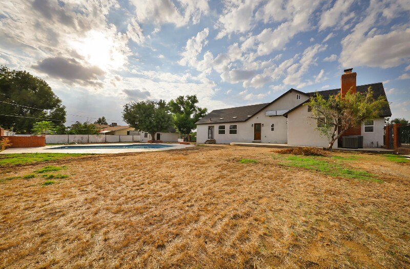 Building Photo - 501 Magnolia Ave