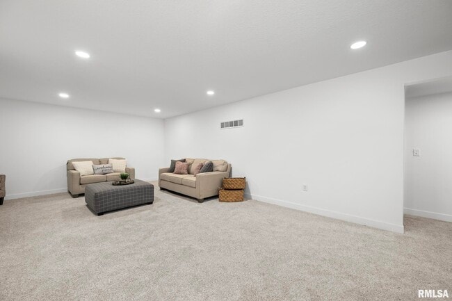 Building Photo - 813 WILLIAMS Way