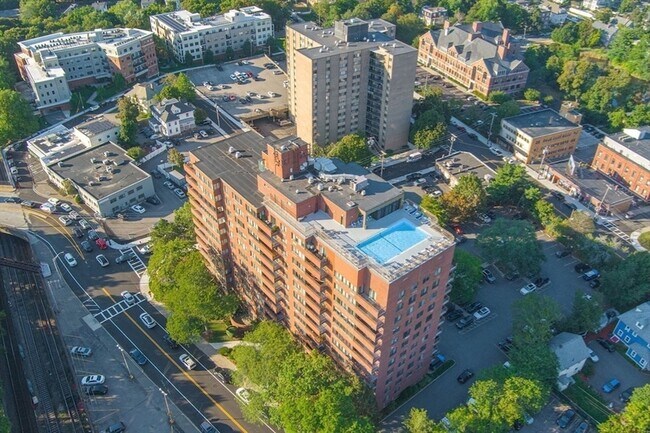 Building Photo - 77 Adams St