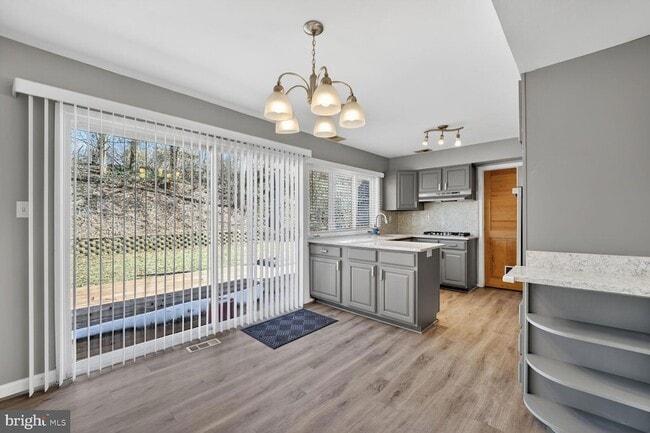 Building Photo - 1405 Pennington Ln