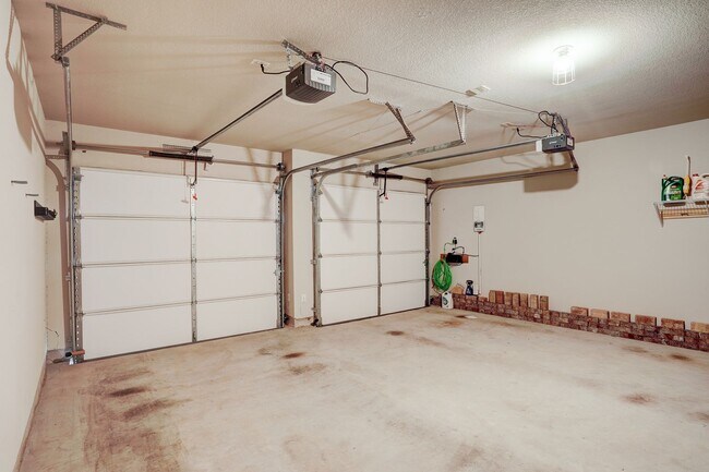 Building Photo - Warm & Inviting 4 Bedroom, 2 Bath House for Rent