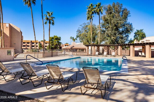 Building Photo - 540 N May