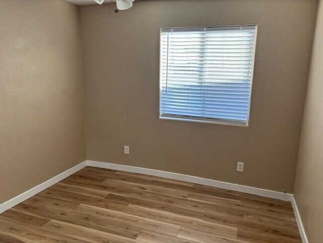 Building Photo - Charming 3BR House in Phoenix