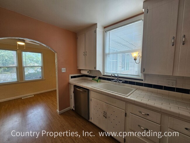 Building Photo - Charming Downtown House with Modern Amenit...