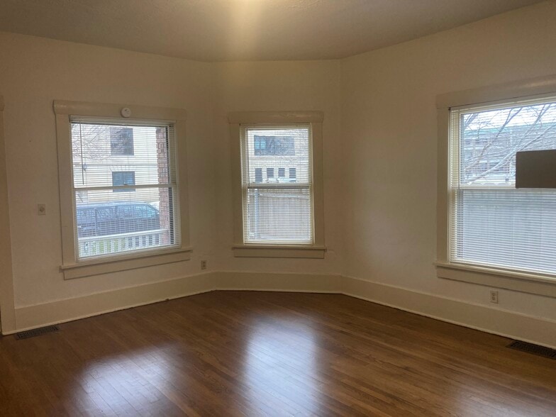 Building Photo - 434 N Topeka Ave