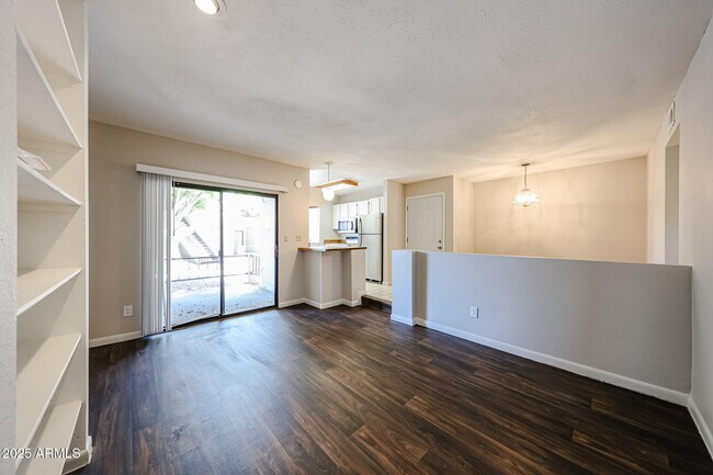 Building Photo - 747 S Ext Rd