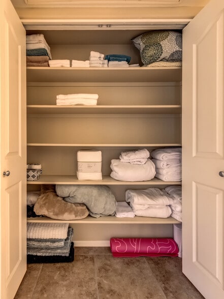 Linen closet - 5751 N Kolb Rd