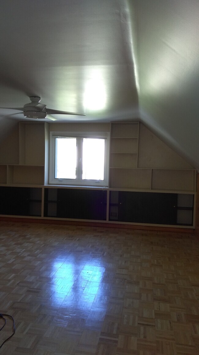 Building Photo - 207 Aspen Dr