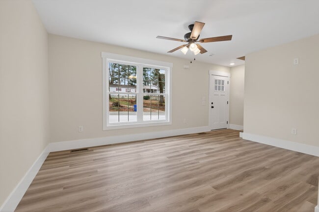 Building Photo - 355 Beechwood Ln