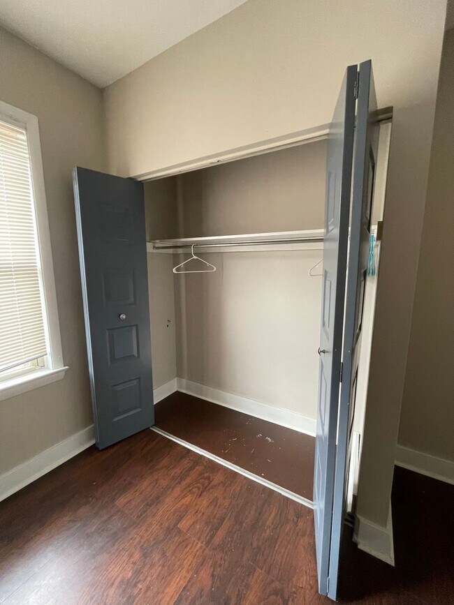 Building Photo - 405 McKee Pl