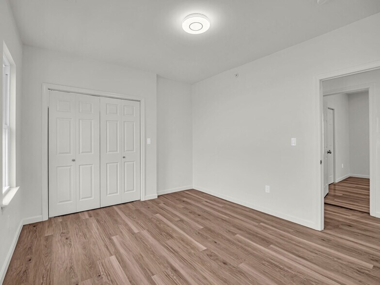 Building Photo - 12 Alpine St