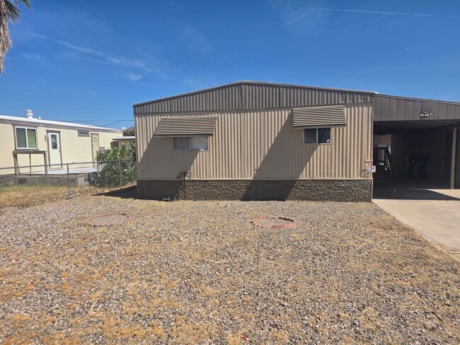 Building Photo - Fully Remodeled 2 bed/2 bath on 2 lots and Huge detached Garage!