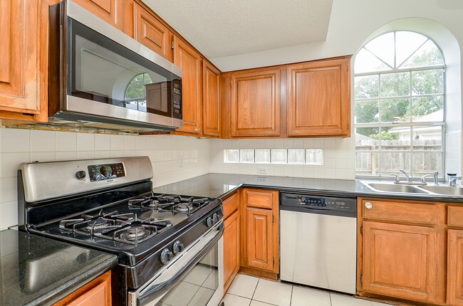 Building Photo - 1206 Green Knoll Dr