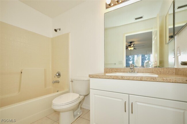 Building Photo - 3825 Hollycrest St