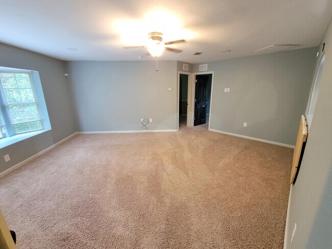 Building Photo - 516 Lakeview St