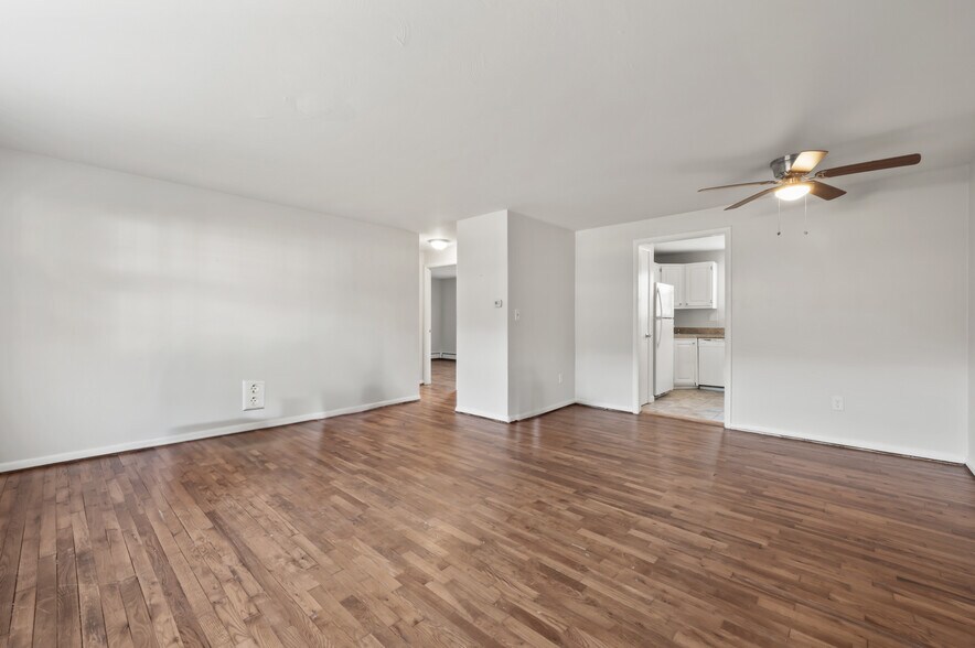 Building Photo - 340 Charter Oak St