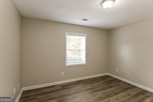 Building Photo - 2535 Valient Dr