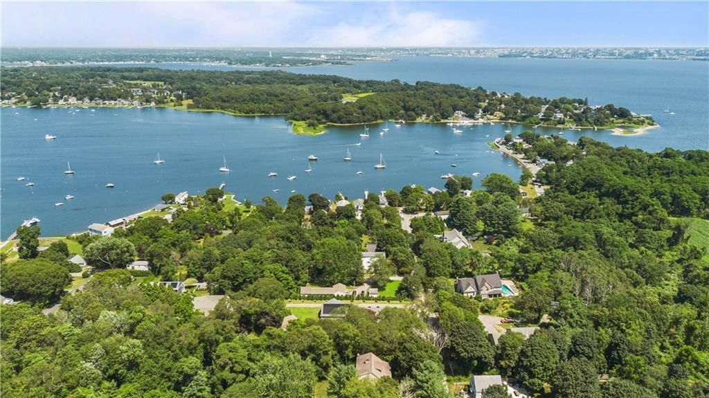 Building Photo - 93 Kickemuit Ave