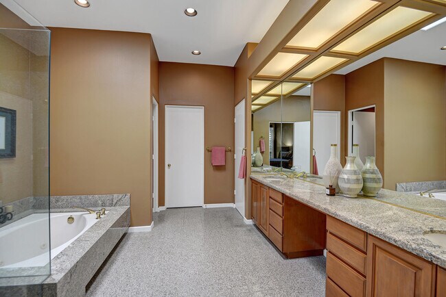 Building Photo - 383 Desert Holly Dr
