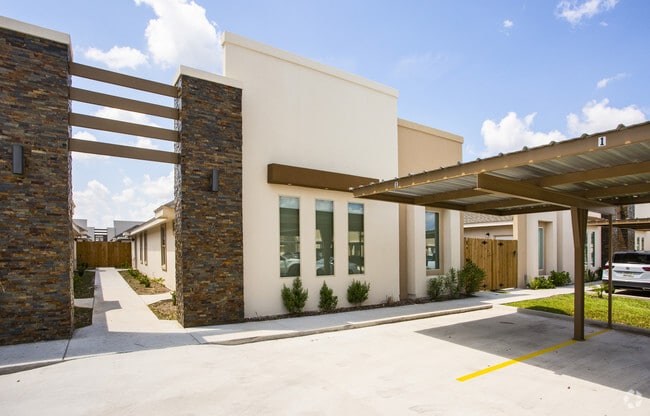 Building Photo - Hills at Chapin Apartments