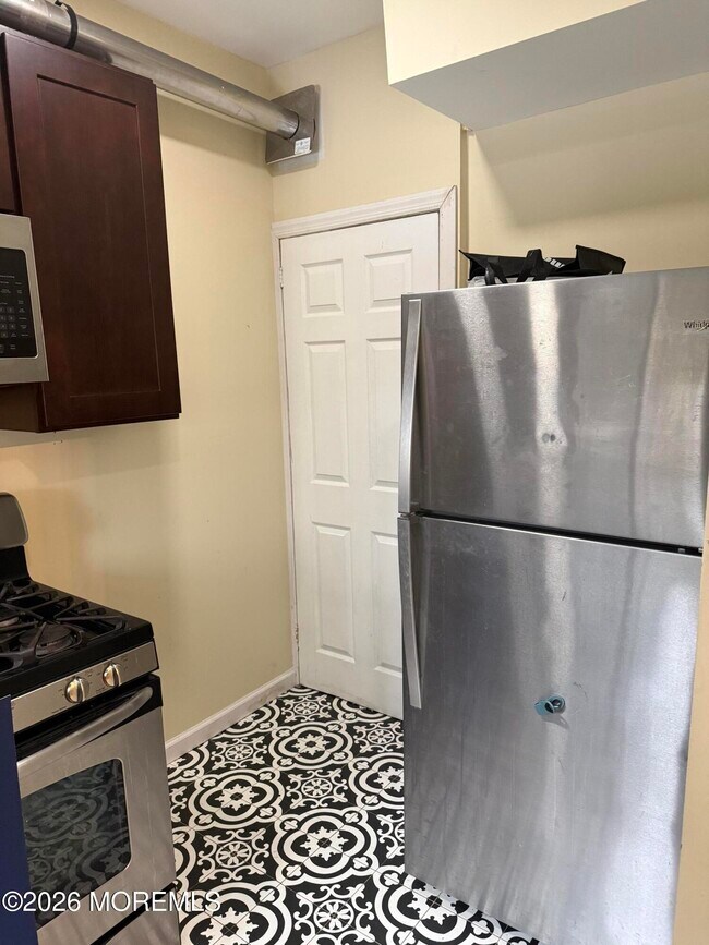 Building Photo - 12 Frances Pl