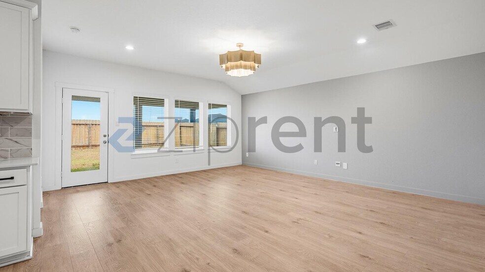 Building Photo - Unit