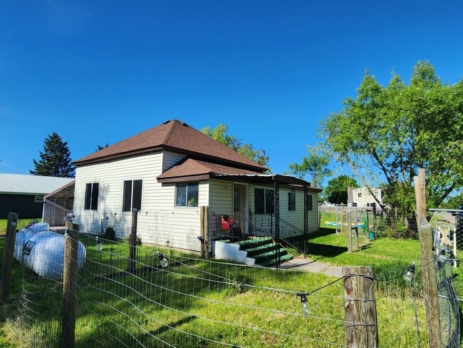 Building Photo - 2bdrm/1ba Single-level home in Ronan