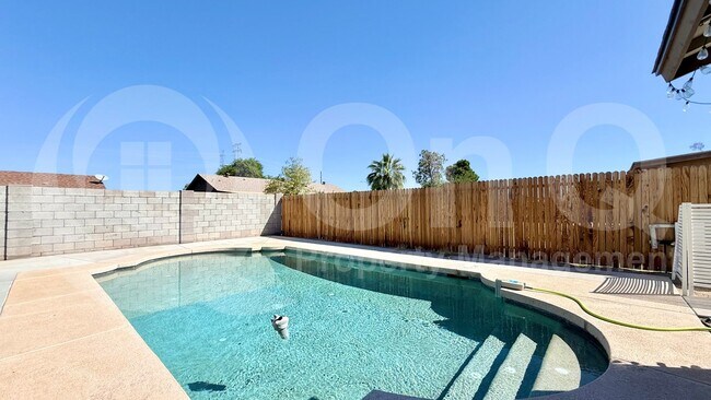 Building Photo - 8960 W Royal Palm Rd