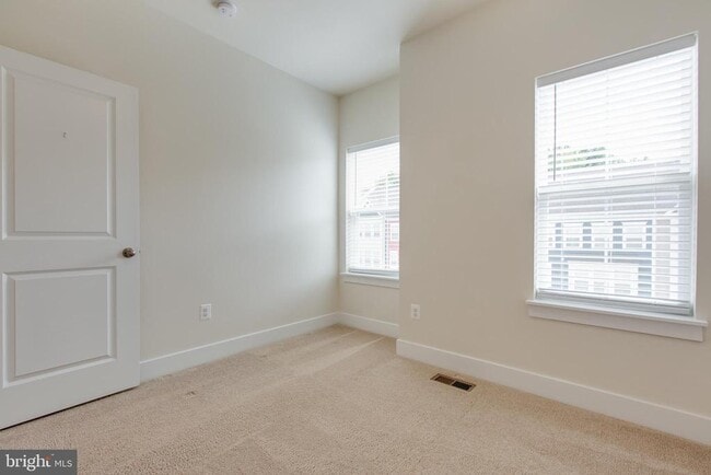 Building Photo - 2546 Buckthorn Dr