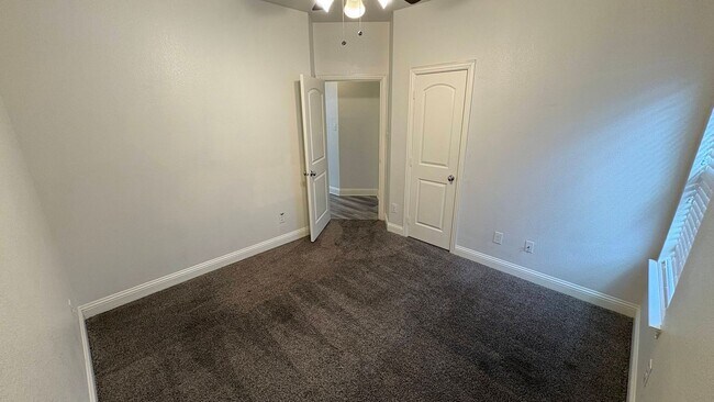 Building Photo - 610 Alderwood Ct