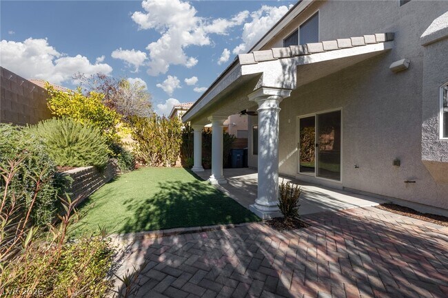 Building Photo - 10873 Carberry Hill St