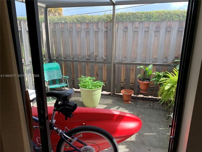 Building Photo - 8042 SE Villa Cir