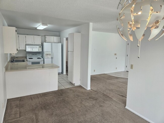 Building Photo - Great 3 Bed / 2 Bath Duplex in Millcreek