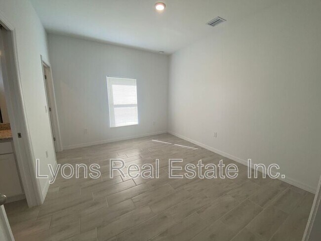 Building Photo - 13238 Keystone Blvd