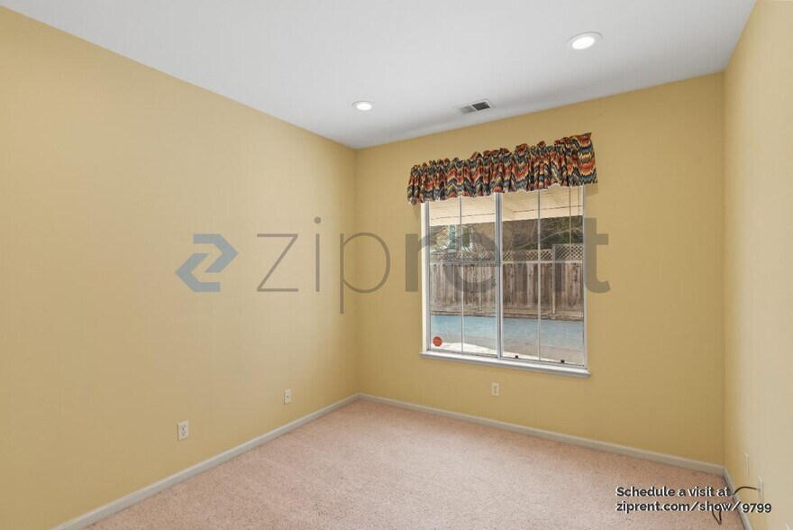 Building Photo - 1468 Bergerac Dr