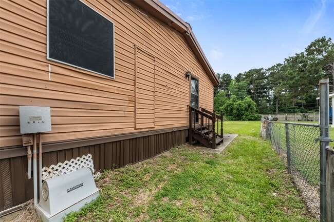 Building Photo - 15807 Cypress Garden Dr