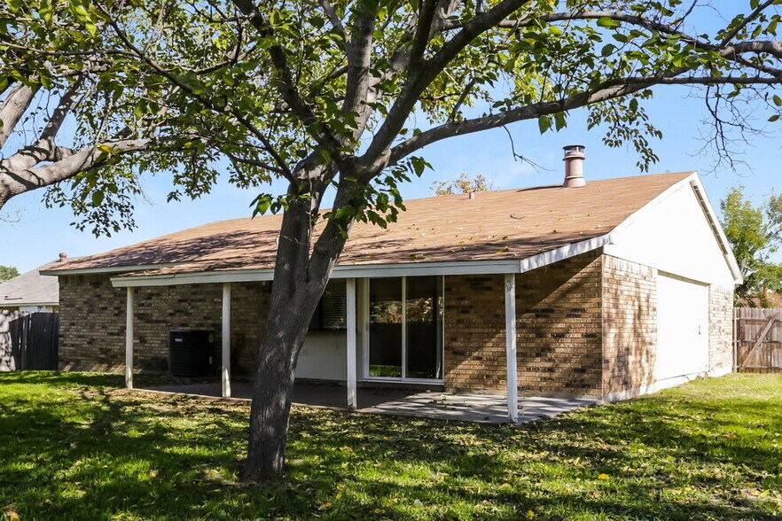 Building Photo - 7812 Burgundy Dr