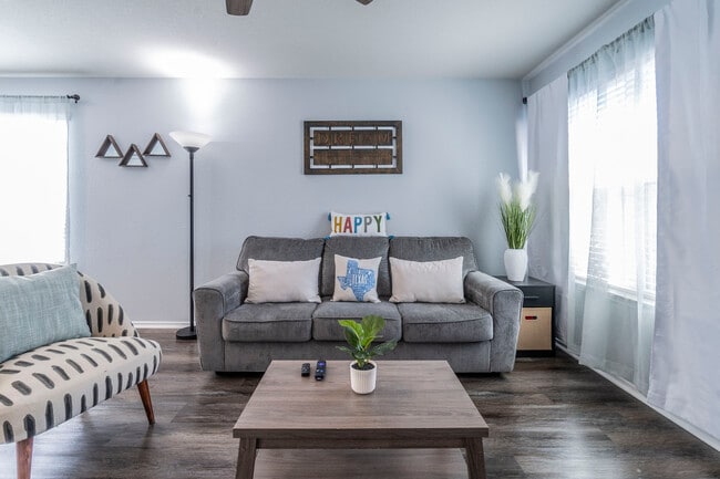 Building Photo - 2422 Key Hole Vw