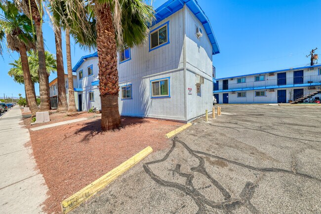Primary Photo - 2433 Clifford Ave