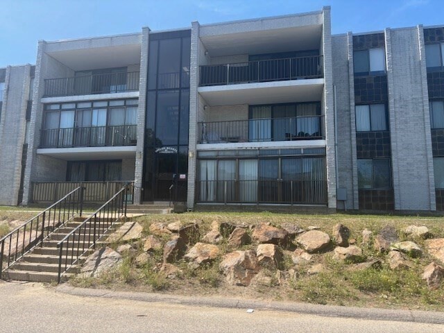 Building Photo - 30 Skyline Dr
