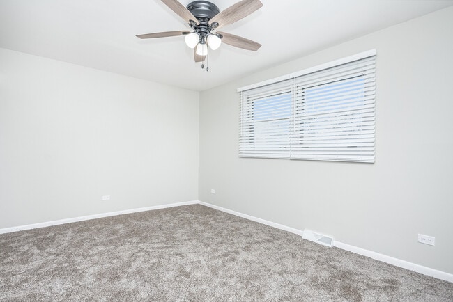 Building Photo - 15369 Ingleside Ave