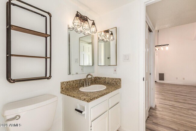 Building Photo - 2174 E Aspen Dr