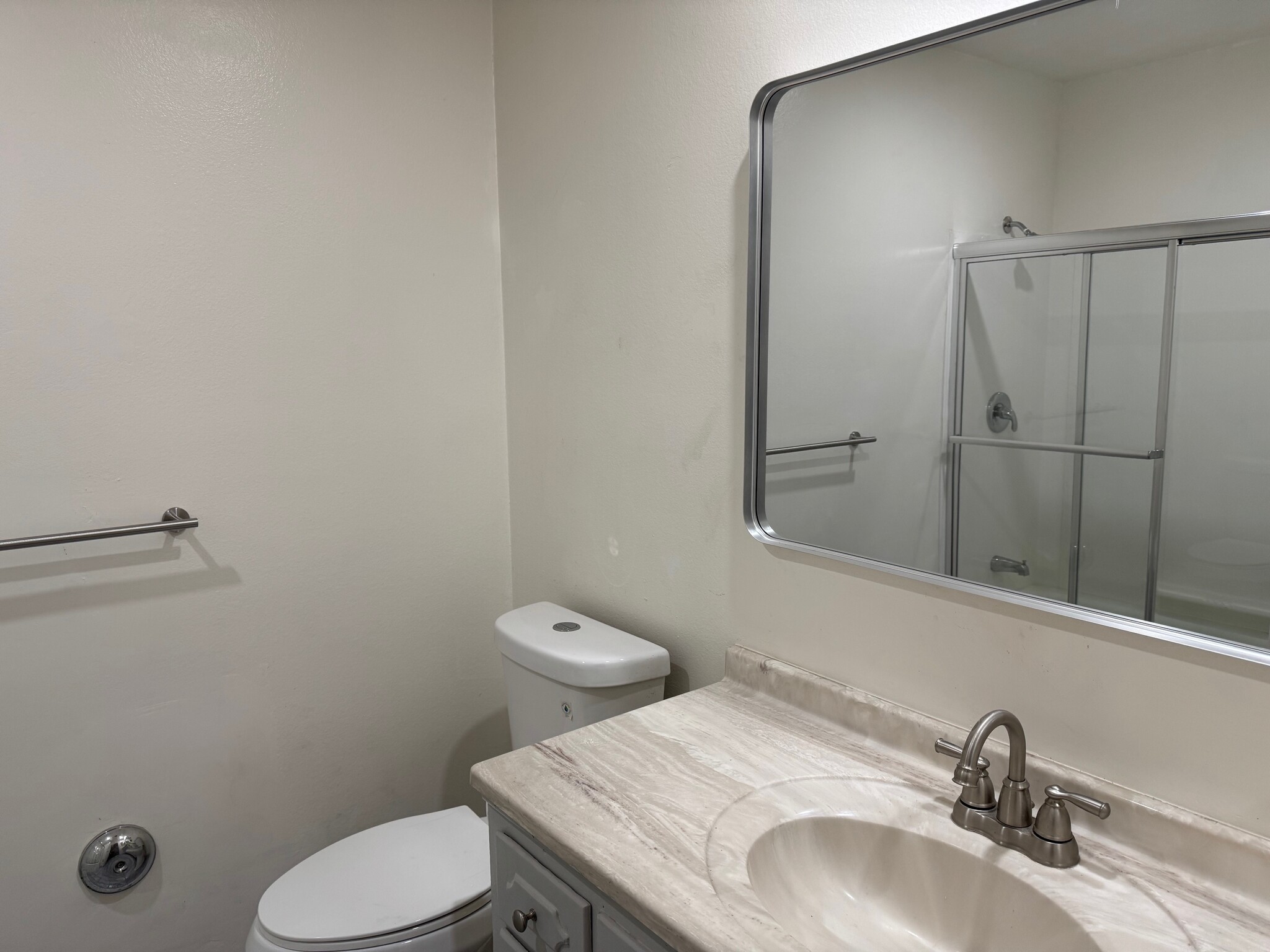 Building Photo - 400 W Glendon Way